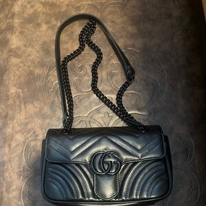 Gucci GG Marmont medium shoulder bag